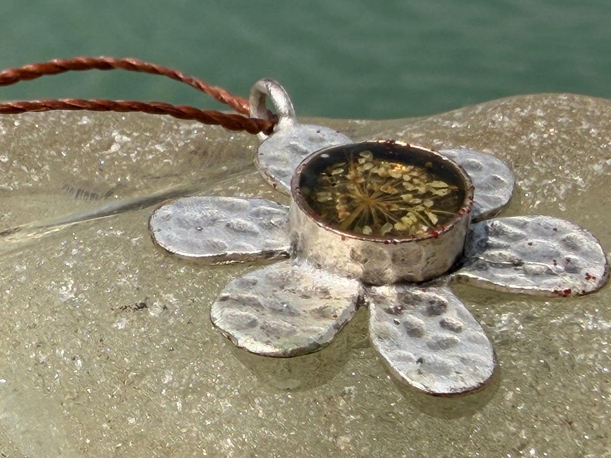 Wild carrot necklace, unusual boho necklace, unique gift for her, unique necklace. Flower necklace. Flower pendant, handmade jewellery