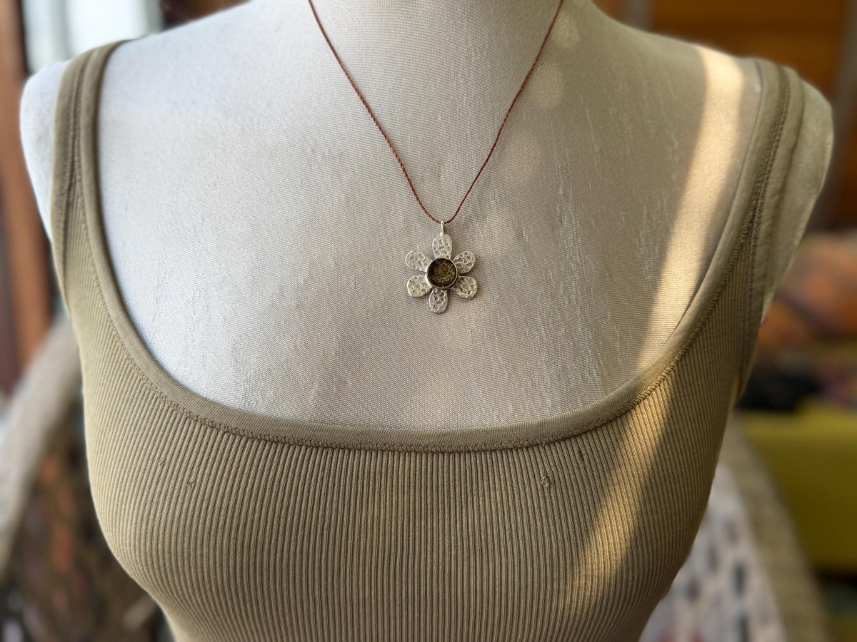 Wild carrot necklace, unusual boho necklace, unique gift for her, unique necklace. Flower necklace. Flower pendant, handmade jewellery