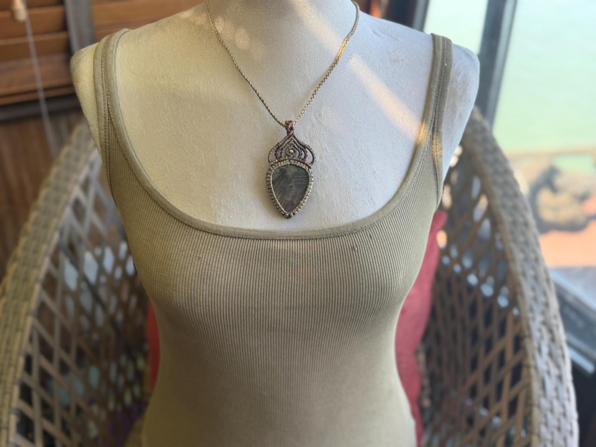 Large macrame labradorite necklace. Purple macrame pendant. Handmade gemstone necklace, boho jewellery. Macrame jewellery. Unique jewellery.