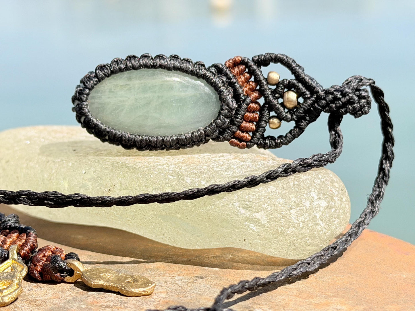 Stunning macrame green aventurine pendant. Handmade gemstone necklace, boho jewellery. Macrame jewellery. Unique jewellery.