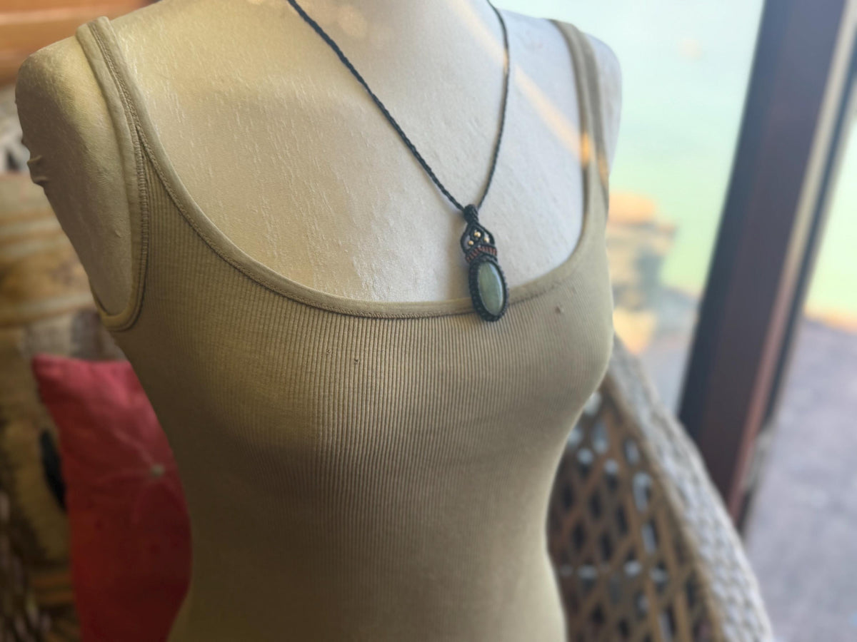 Stunning macrame green aventurine pendant. Handmade gemstone necklace, boho jewellery. Macrame jewellery. Unique jewellery.