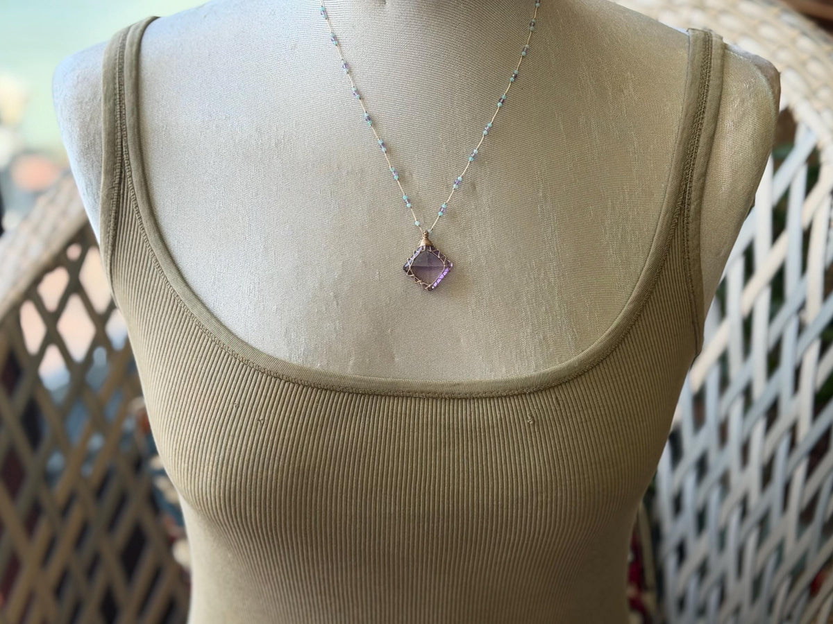 Stunning purple amethyst necklace. Purple macrame pendant. Handmade gemstone necklace, boho jewellery. Macrame jewellery. Unique jewellery.