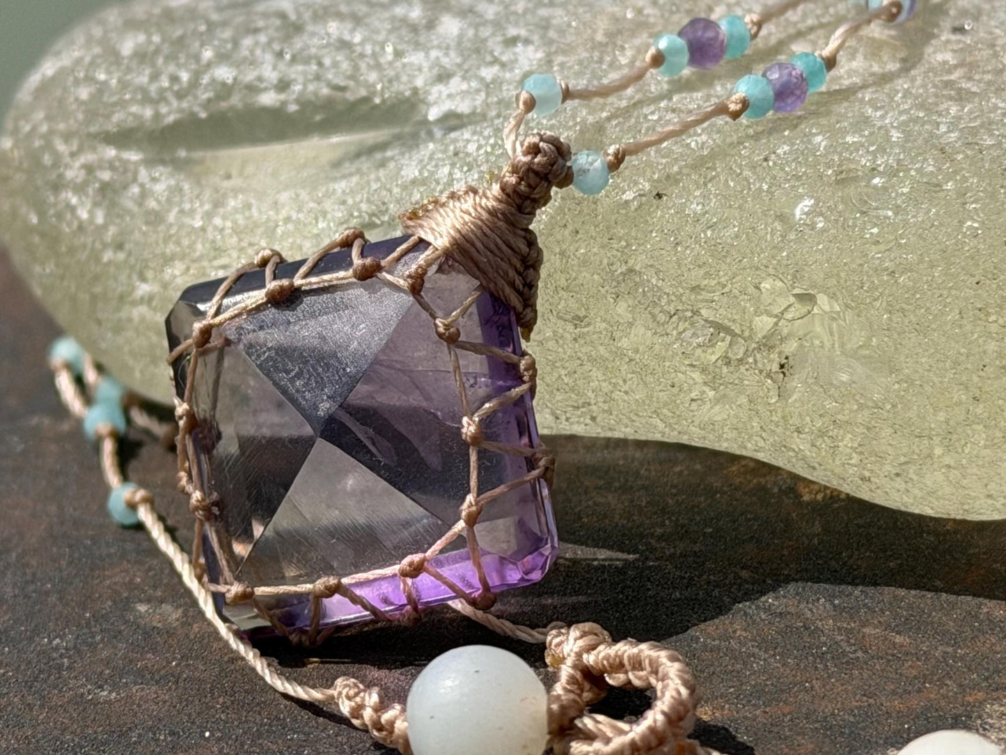 Stunning purple amethyst necklace. Purple macrame pendant. Handmade gemstone necklace, boho jewellery. Macrame jewellery. Unique jewellery.