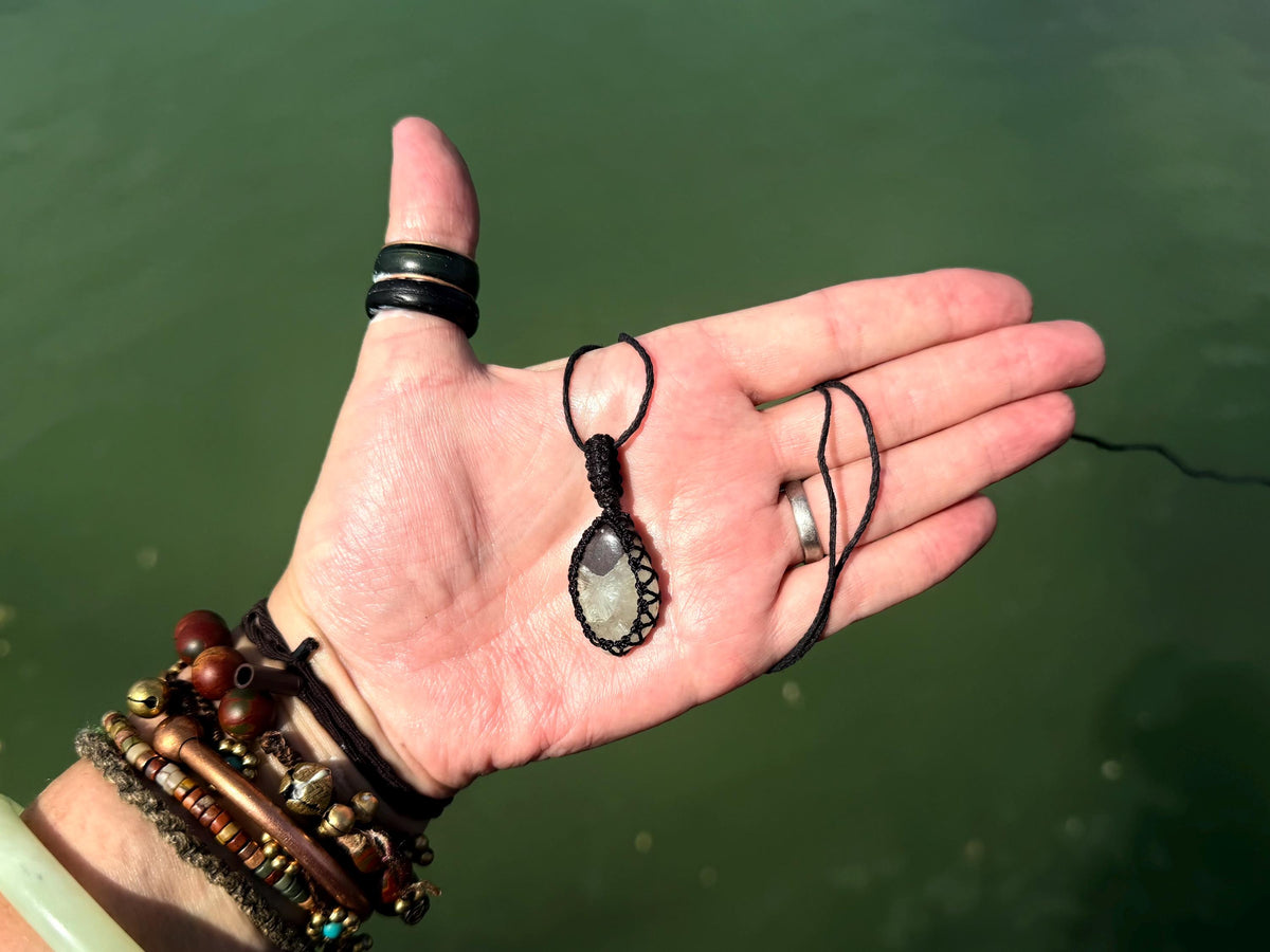 Stunning macrame moss agate necklace. Handmade gemstone necklace, boho jewellery. Macrame jewellery. Unique necklace. Green gemstone pendant